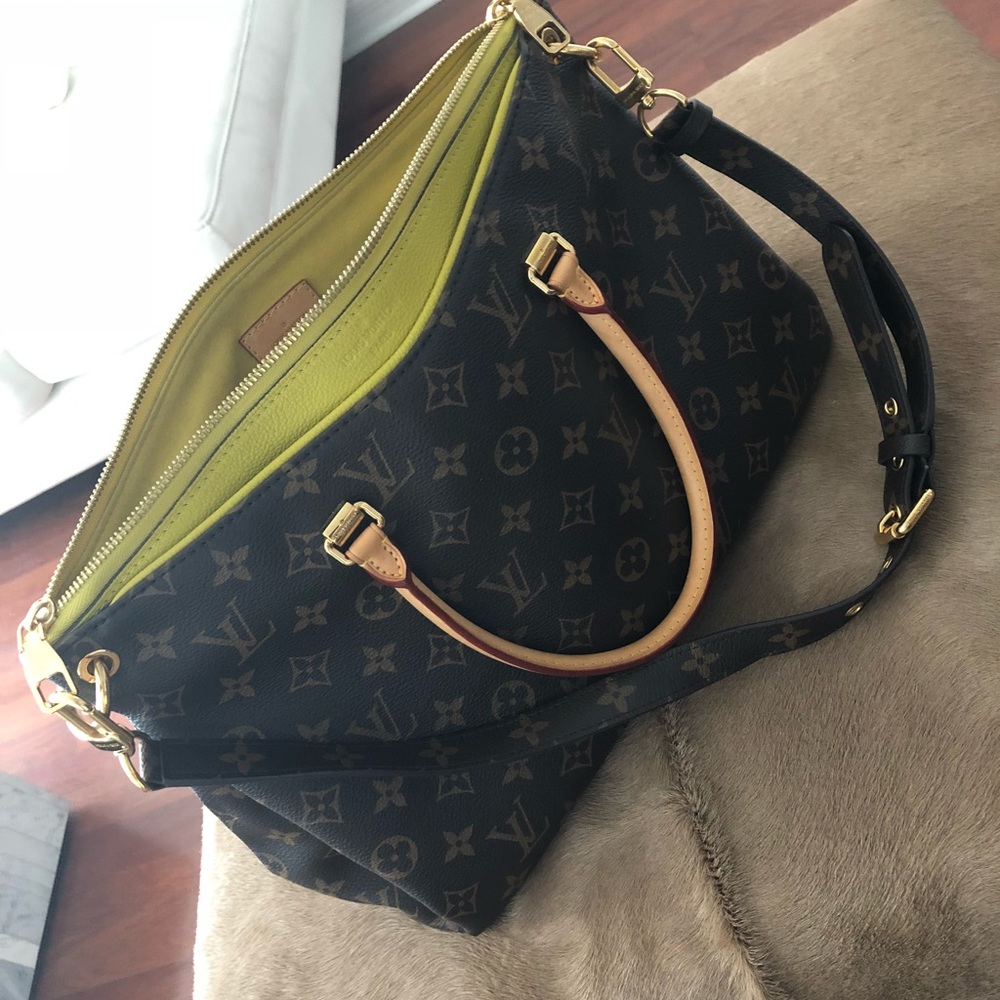 Authentic used Louis Vuitton purse!